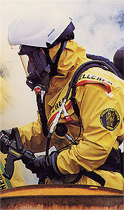 內背呼吸器之A級耐用型防護衣